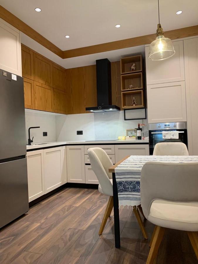 Central Deluxe Apartment ティラナ エクステリア 写真