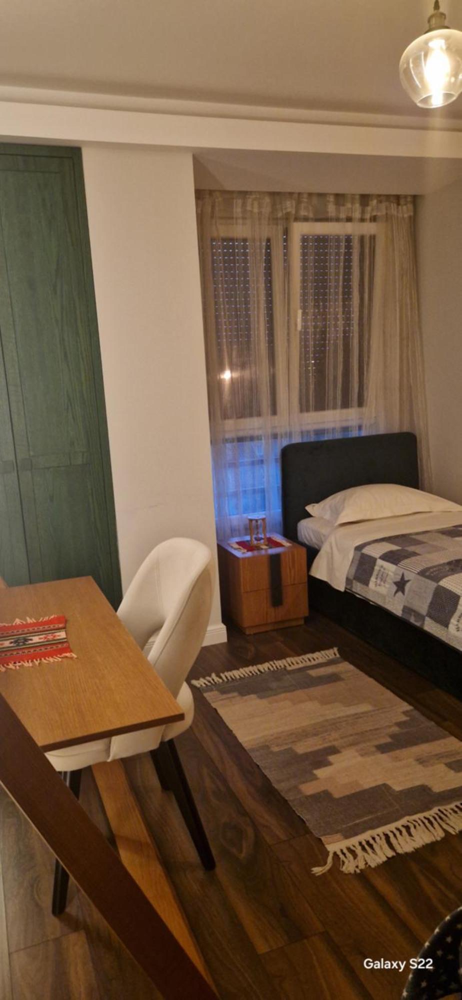 Central Deluxe Apartment ティラナ エクステリア 写真